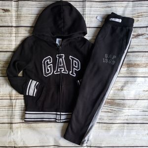 🚫SOLD🚫 Gap 6-7 boys hoodie and sweatpants